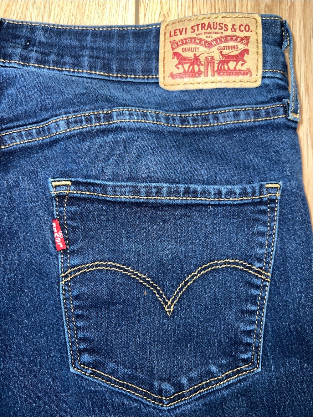 Levi's Women's Indigo High Rise Skinny Jeans - Picture 9 of 16